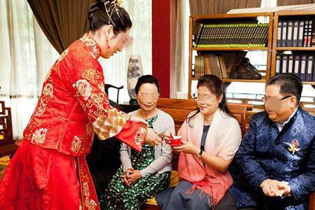儿子婚礼竟给别的女人敬茶,儿子竟给陌生女人敬茶,背后真相令人唏嘘 第3张 儿子婚礼竟给别的女人敬茶,儿子竟给陌生女人敬茶,背后真相令人唏嘘 第3张